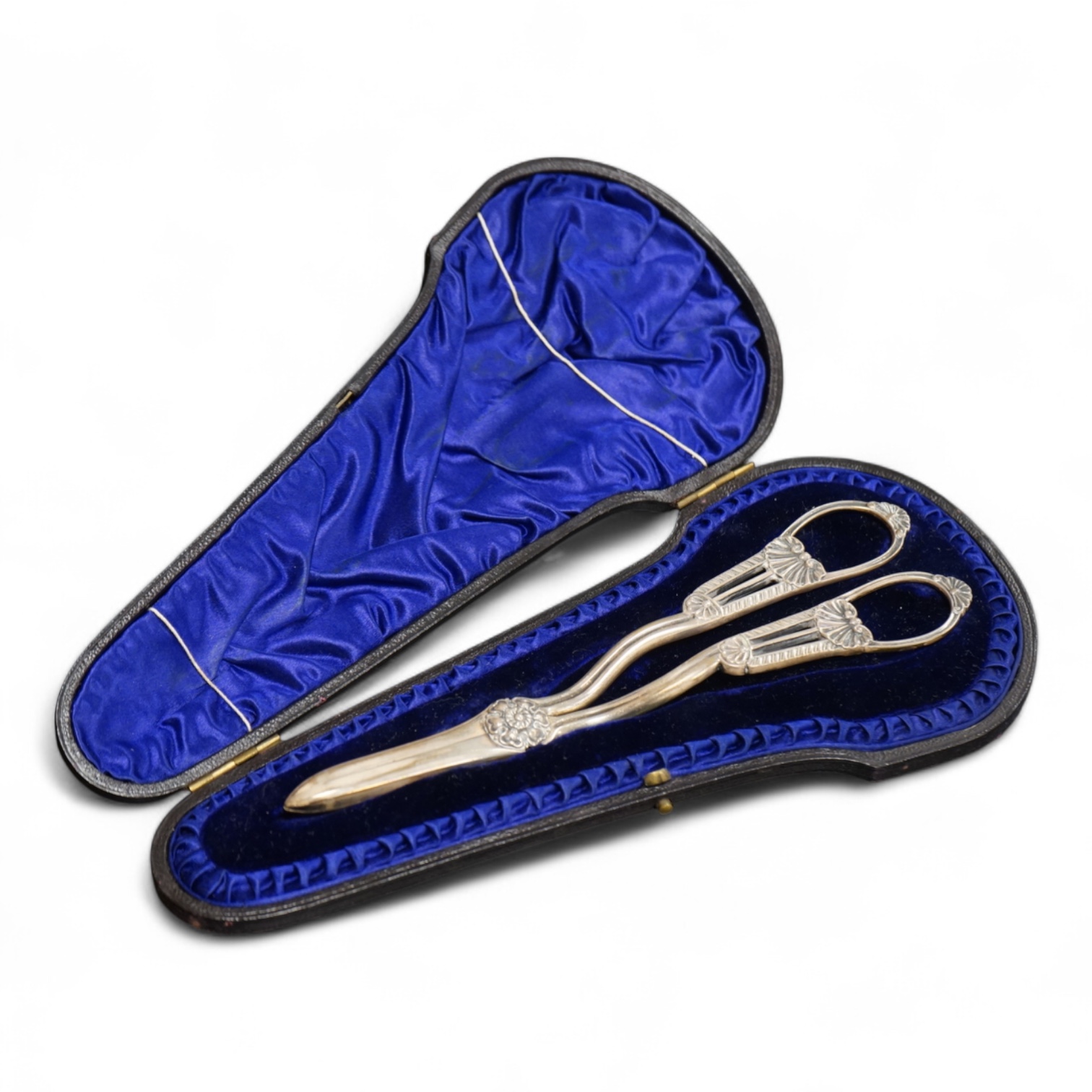 A cased pair of late Victorian silver grape scissors, by Henry Harrison, Sheffield, 1890, 17.9cm.